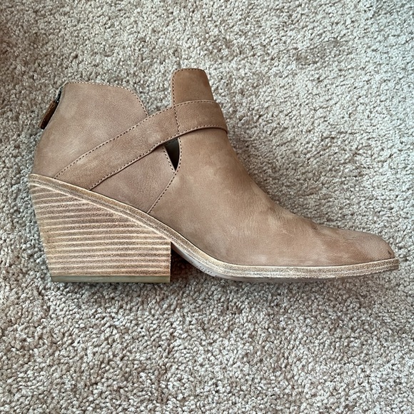 Eileen Fisher Ives Tumbled Nubuck Tan Suede Booties - Picture 3 of 10